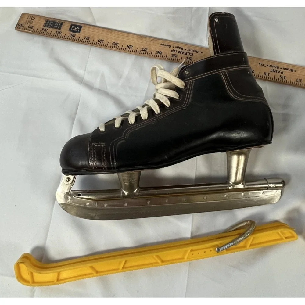 Vintage Canadian‎ Ice Skates Size 8 Brown Leather
